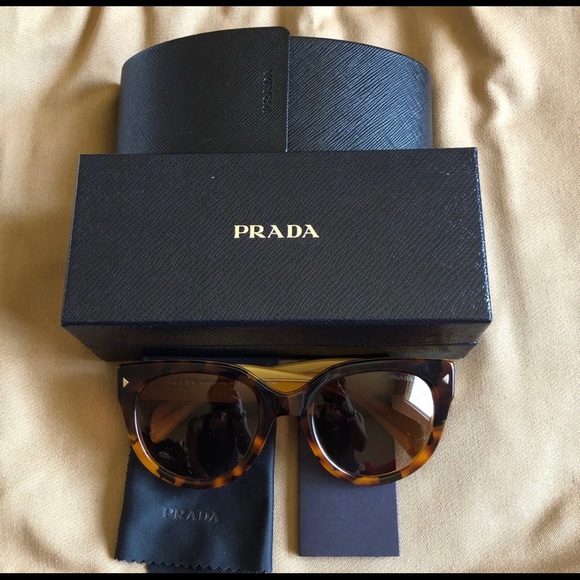 PRADA SUNGLASSES - Picture 4 of 4